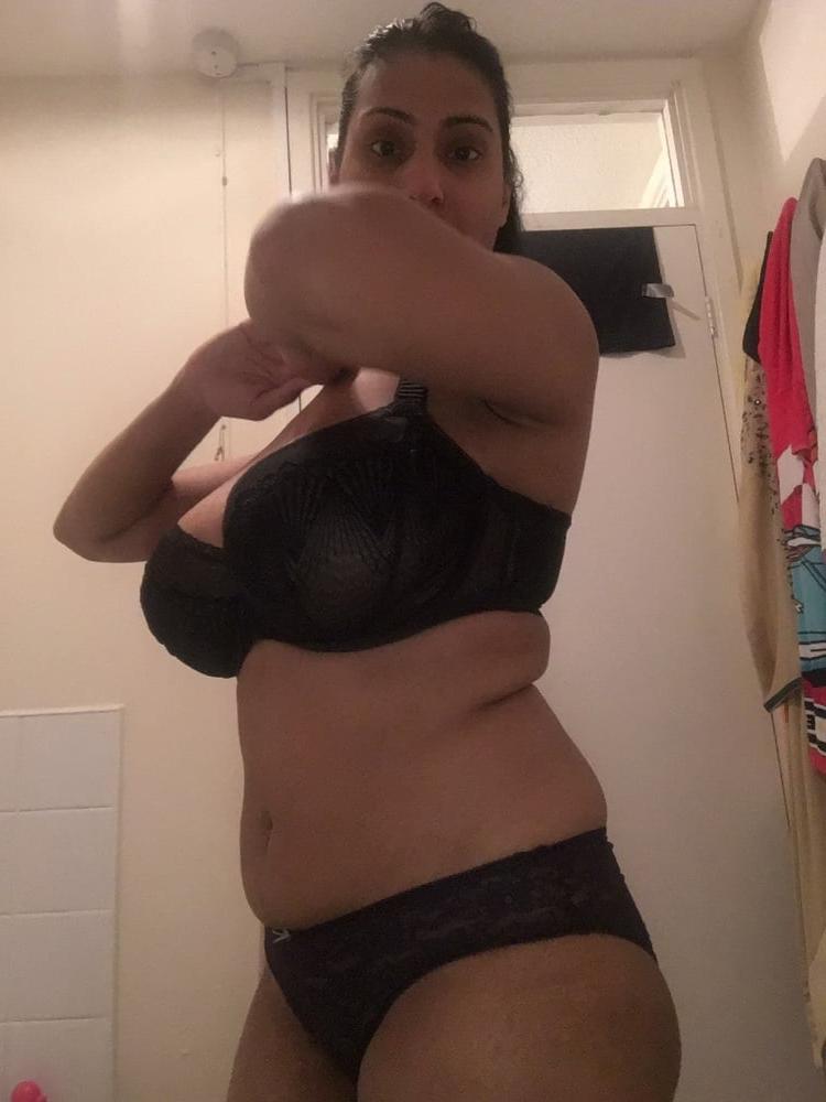 25P Busty NRI Neelam