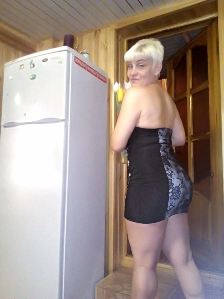 9P woman with super ass and legs