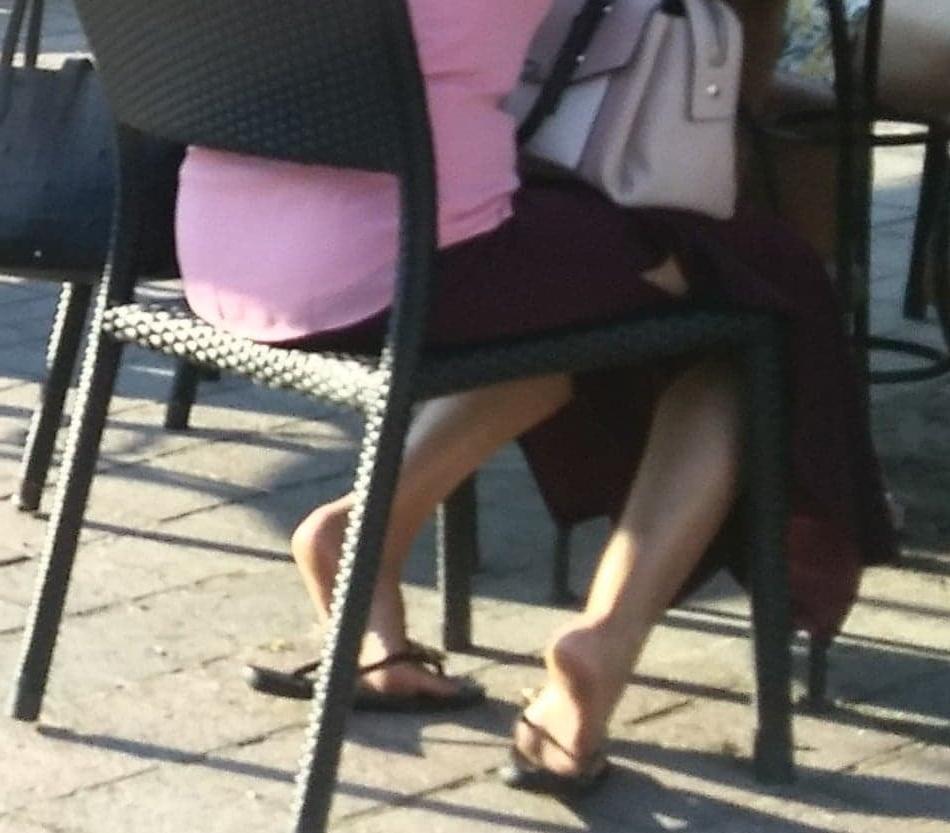 25P Candid legs and feet....