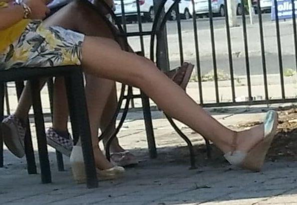 25P Candid legs and feet....