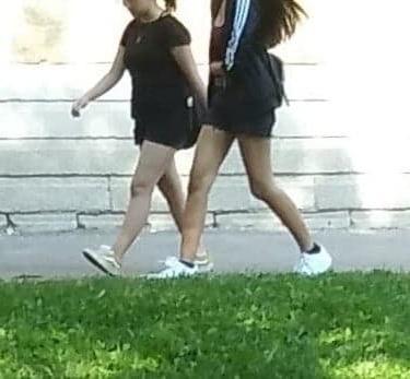 25P Candid legs and feet....
