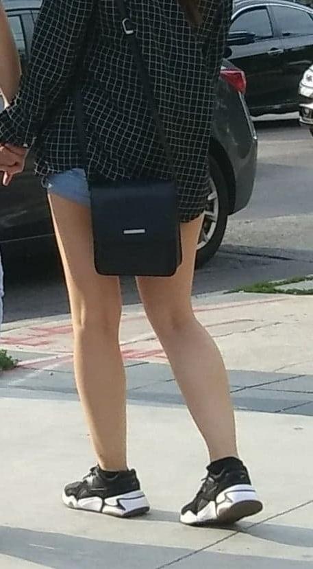 25P Candid legs and feet....