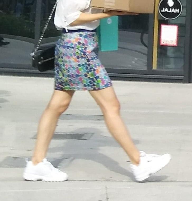 25P Candid legs and feet....