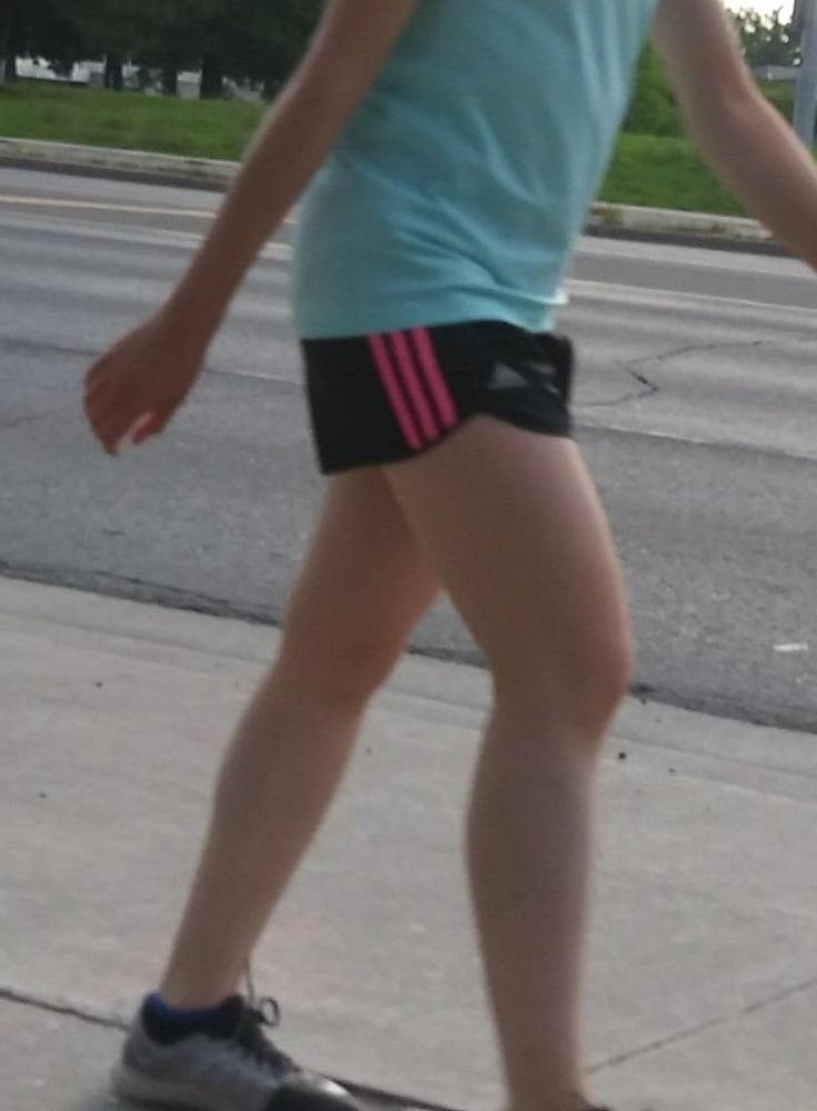 25P Candid legs and feet....