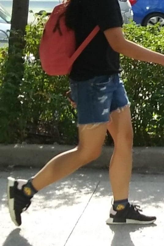 25P Candid legs and feet....