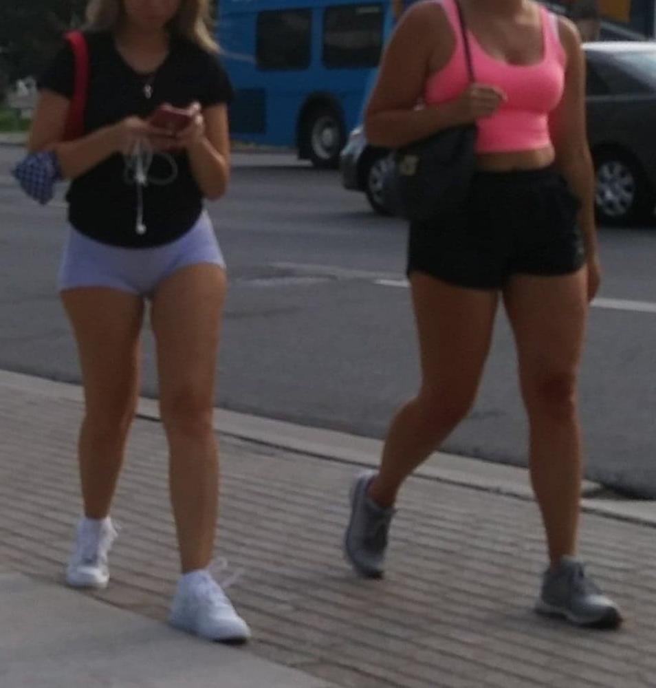 25P Candid legs and feet....
