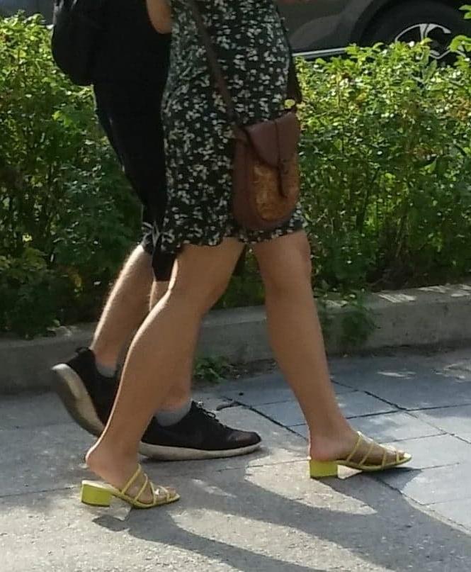 25P Candid legs and feet....