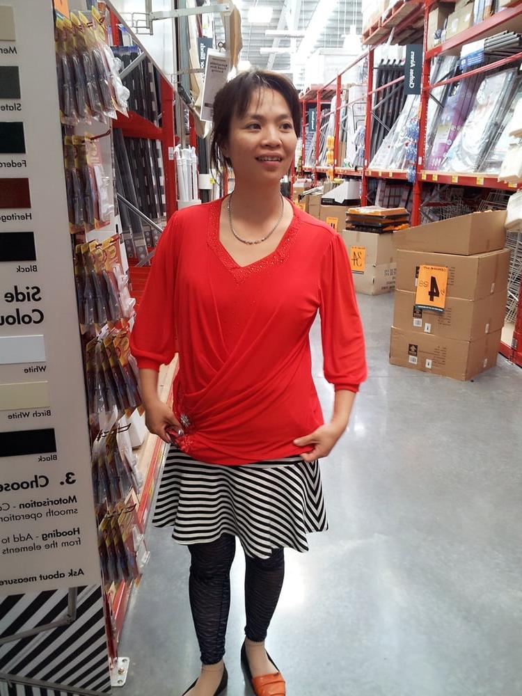 6P Chinese milf flashing in public