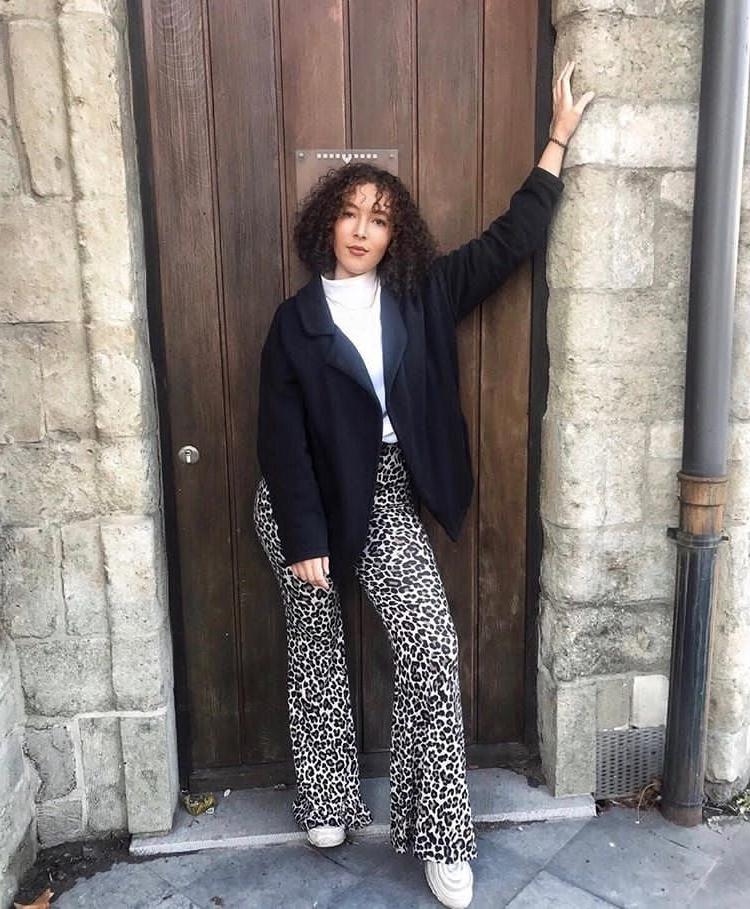 25P Wild curly hoe with great ass