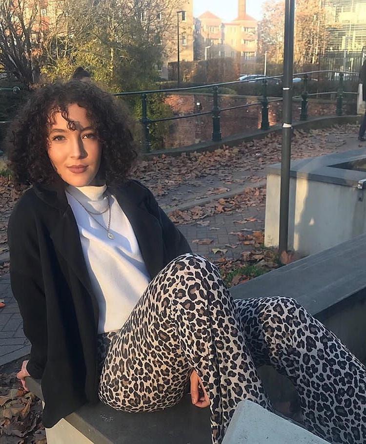 25P Wild curly hoe with great ass