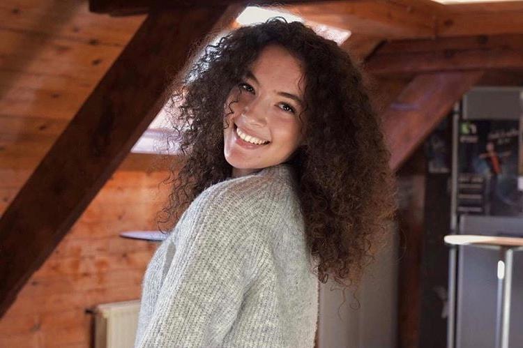 25P Wild curly hoe with great ass