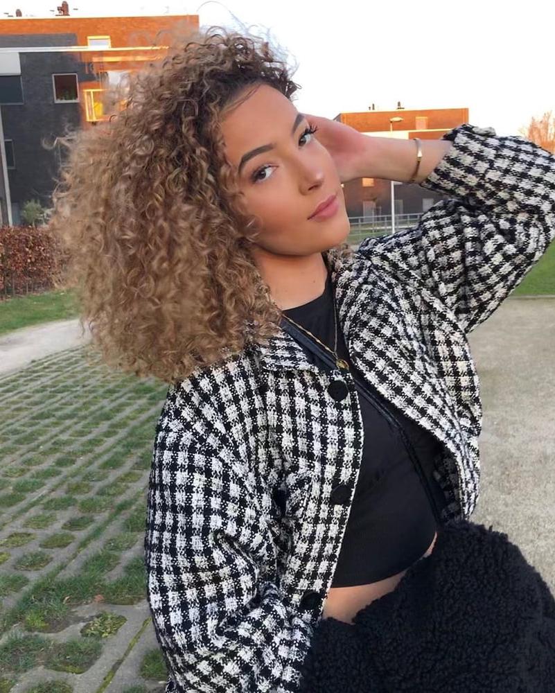 25P Wild curly hoe with great ass