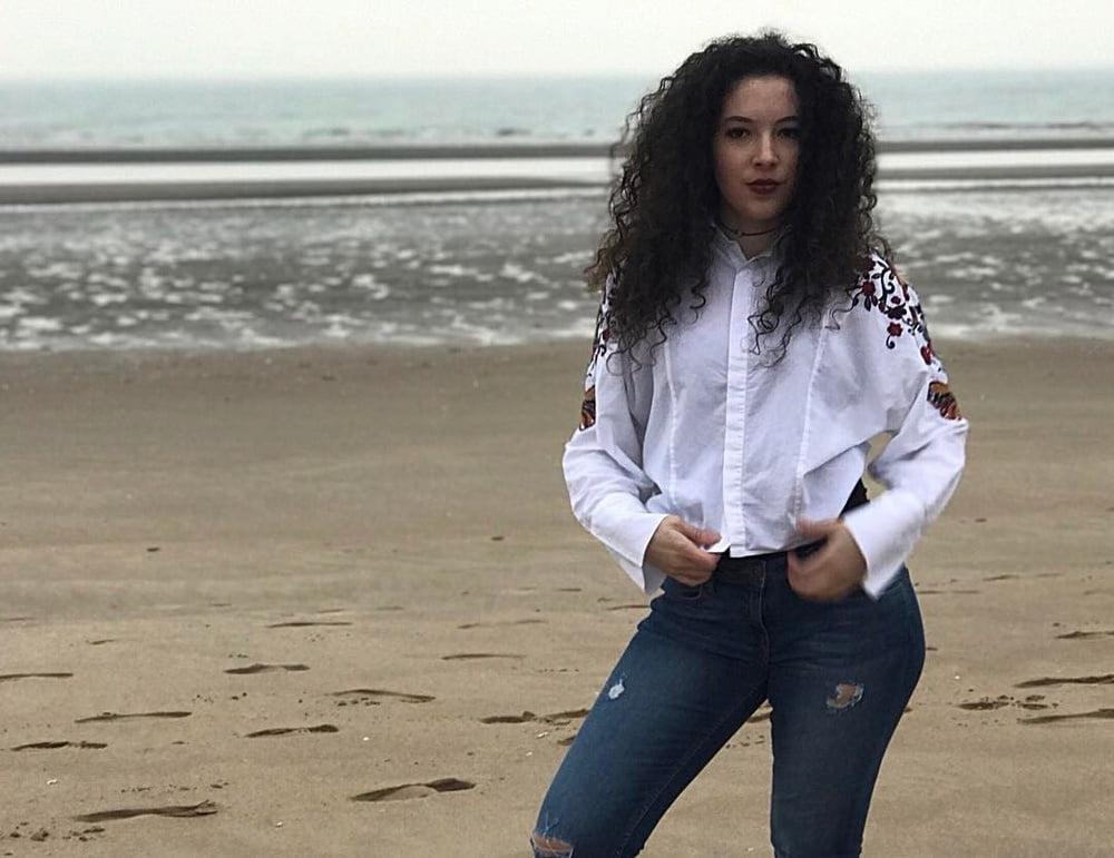 25P Wild curly hoe with great ass