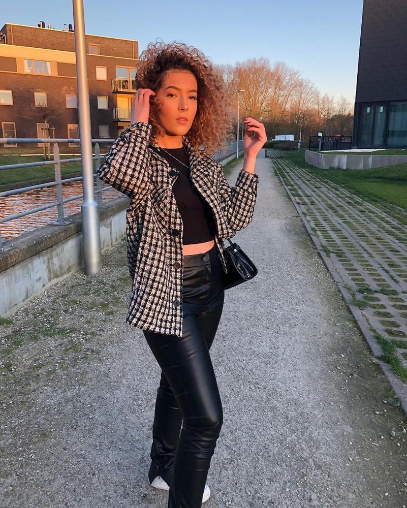 25P Wild curly hoe with great ass