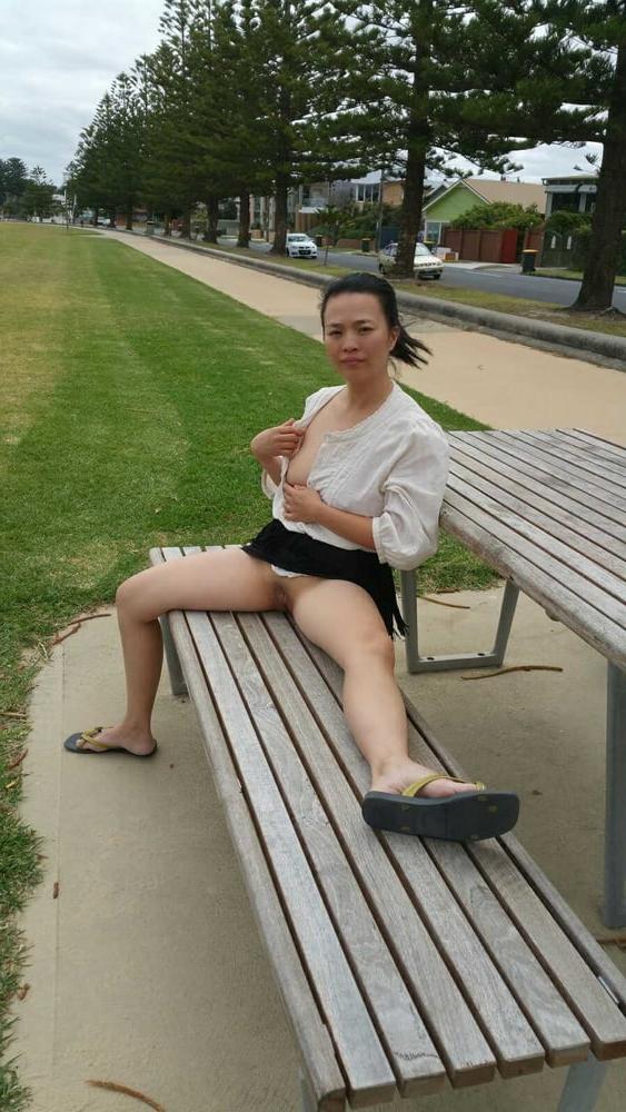 20P Chinese milf flashing in public