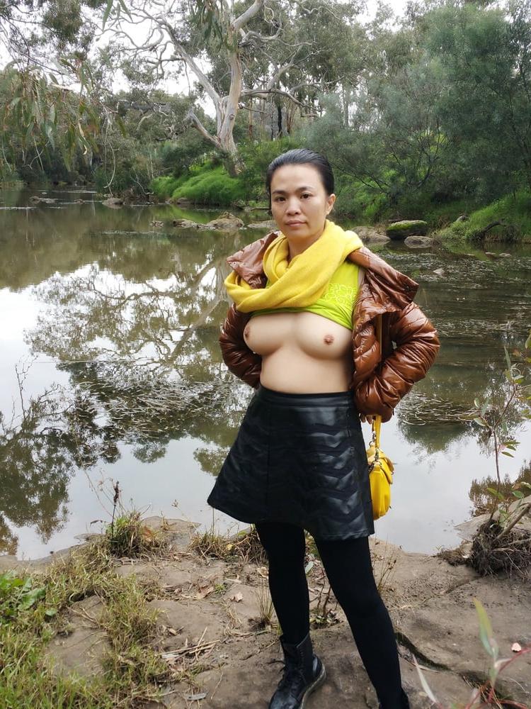 20P Chinese milf flashing in public