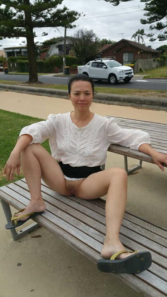 20P Chinese milf flashing in public