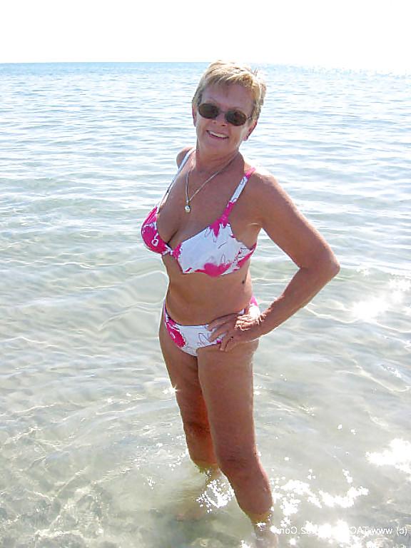 18P A Day at Mature Beach