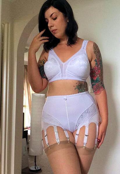 25P SEXY  LEGS