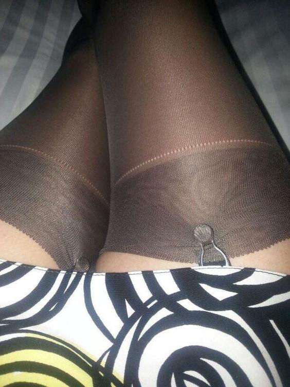 25P SEXY  LEGS