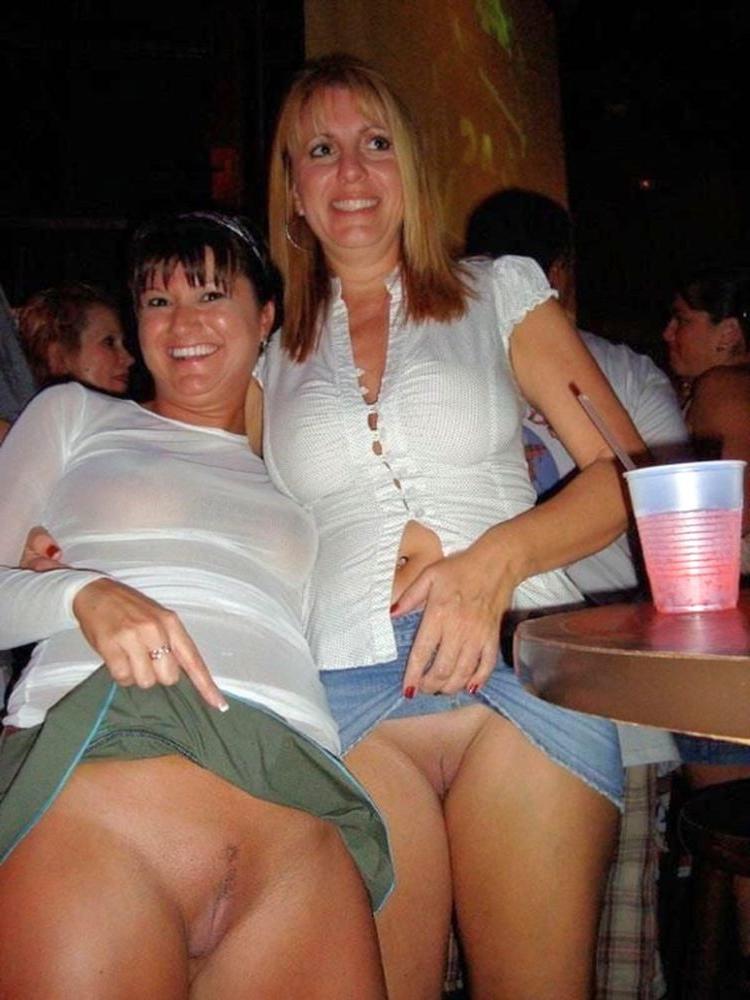 25P Multiple Flashing Ladies 005