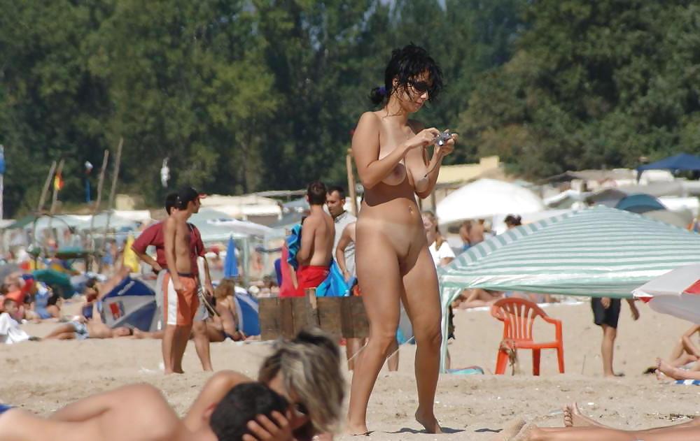 25P Nudist Beach Fun