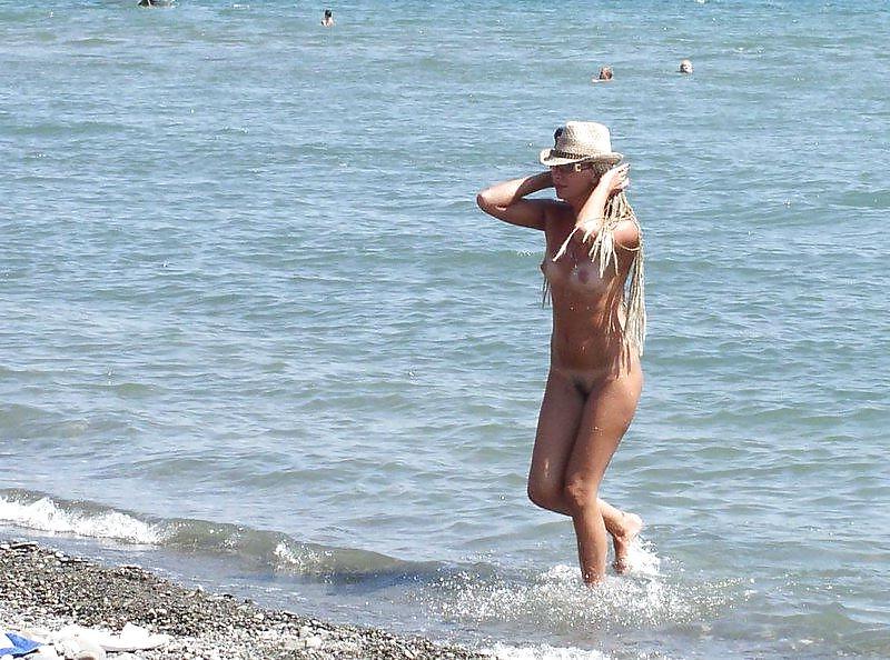 25P Nudist Beach Fun