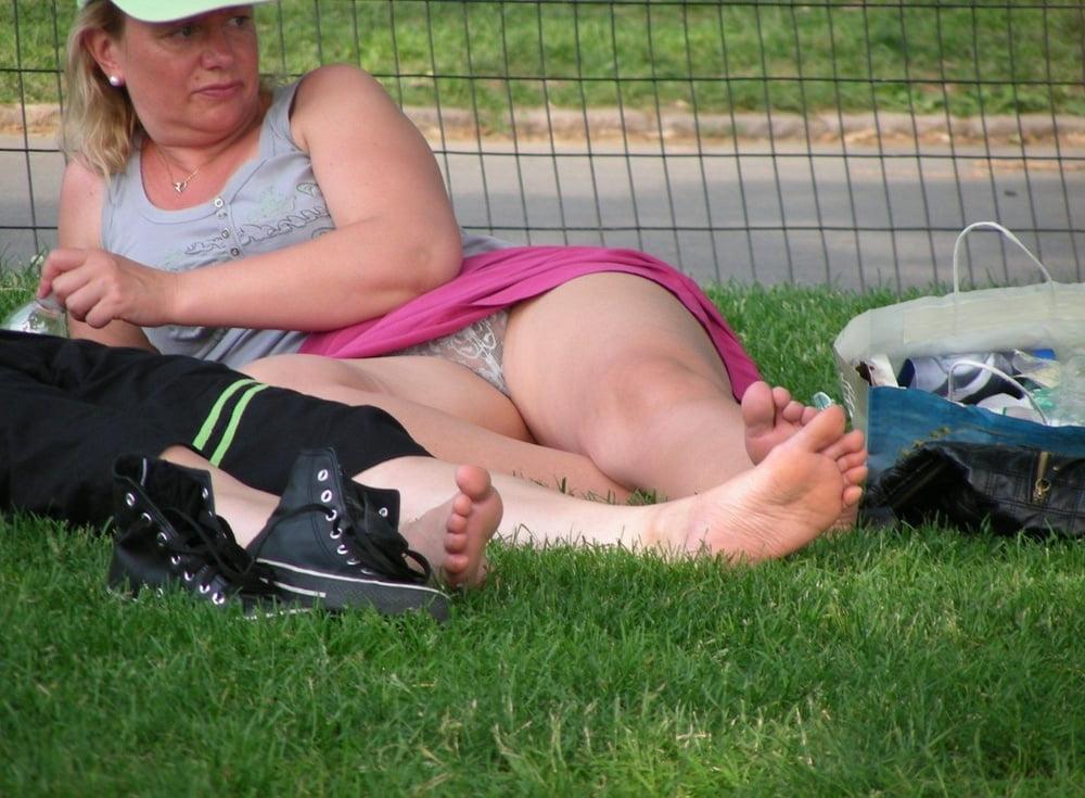 16P 820 - upskirt flashing public amateurs - pussies panties