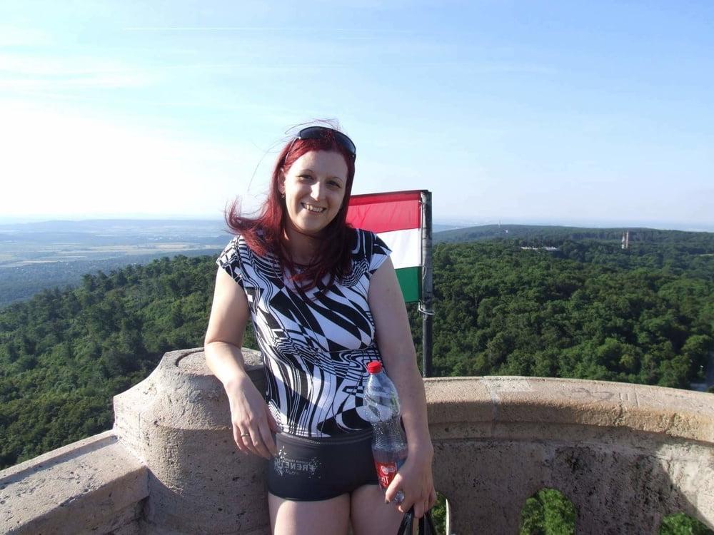 25P Preggo Milf Julia - Flashing displaying her charms