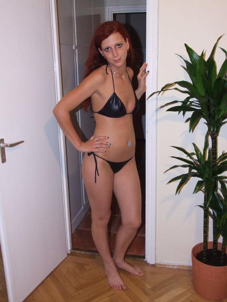 25P Preggo Milf Julia - Flashing displaying her charms
