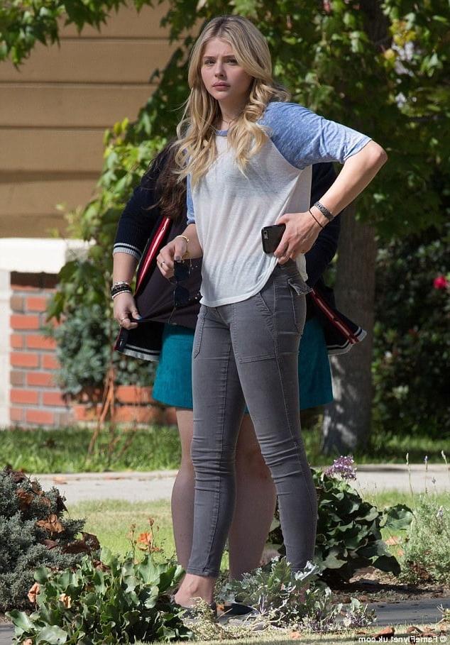 25P Chloe Grace Moretz Sexy Legs