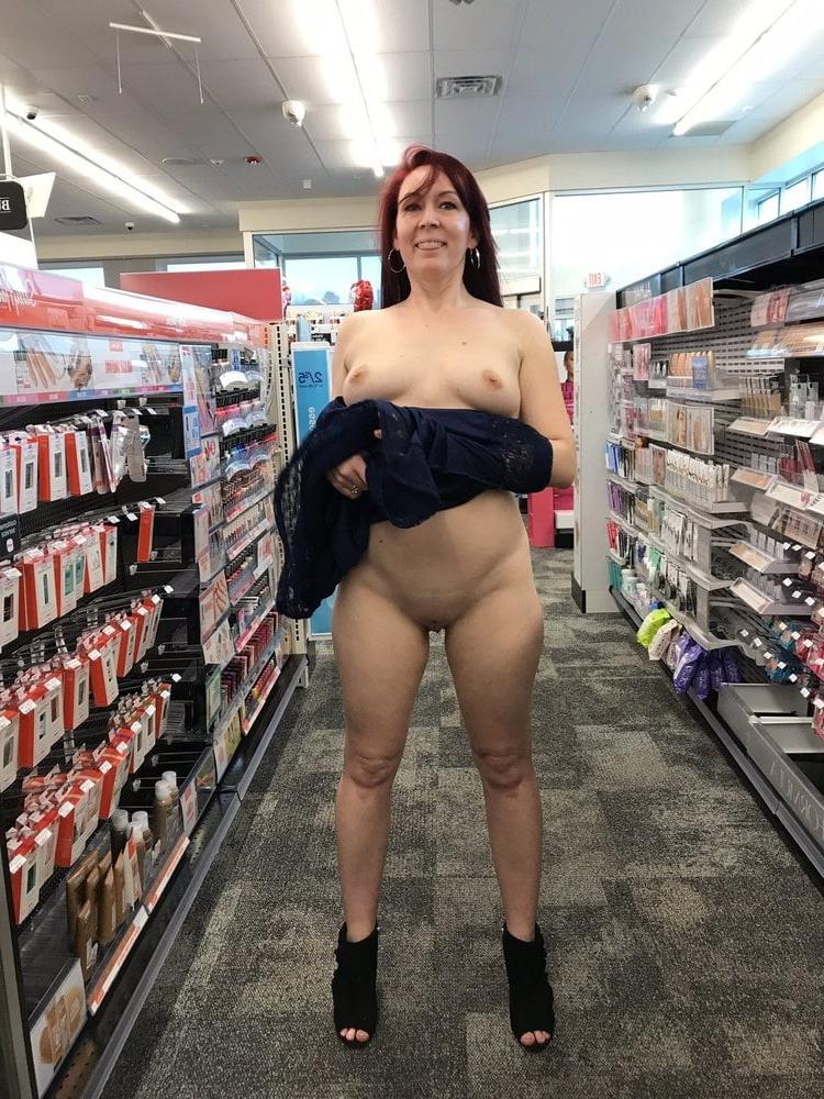 25P Grannies and matures flashing their bodies