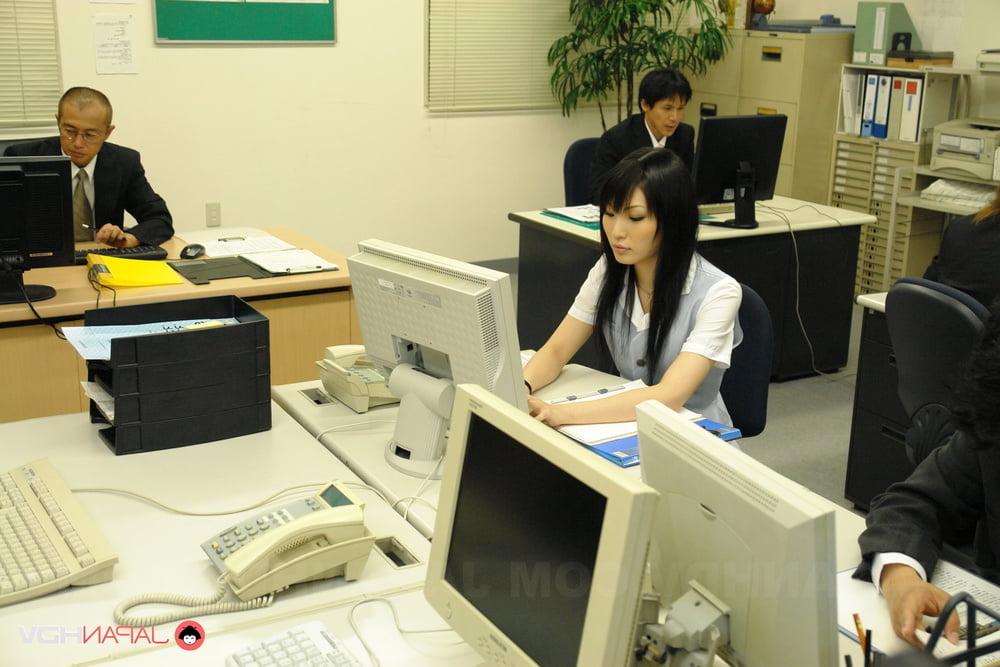 25P Office woman (Asian) 1