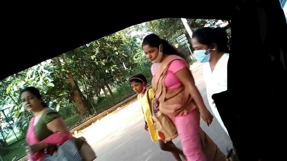 25P sl hot saree road capture fb 5