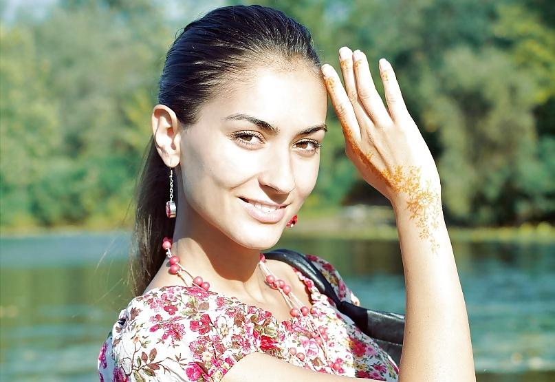 25P Ukranian nudist beach goddess Innuska 