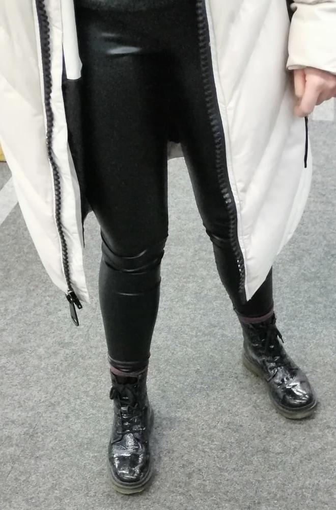 7P Freundin (26) in Leather Leggings. Kommtiert sie!