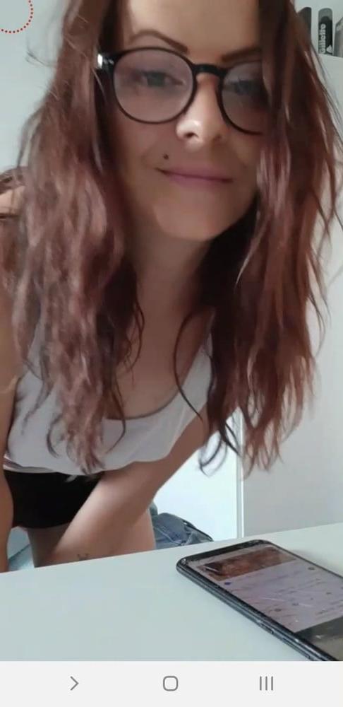 25P Flash boobs and bikini live facebook romanian