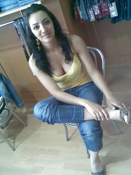 25P Arab Girl Flashing 2
