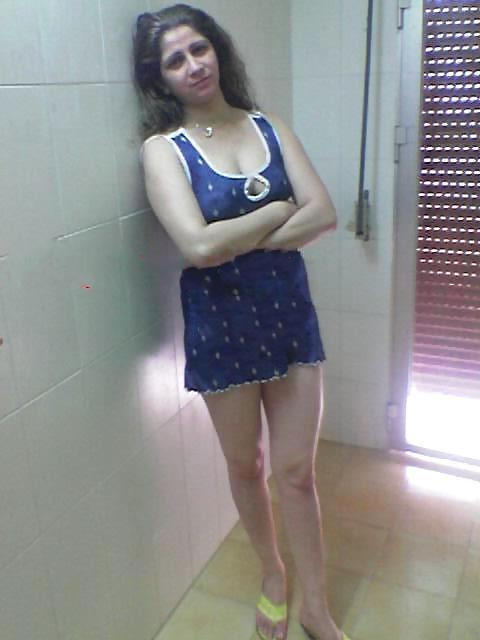 25P Arab Girl Flashing 2