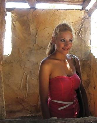 25P Arab Girl Flashing 2