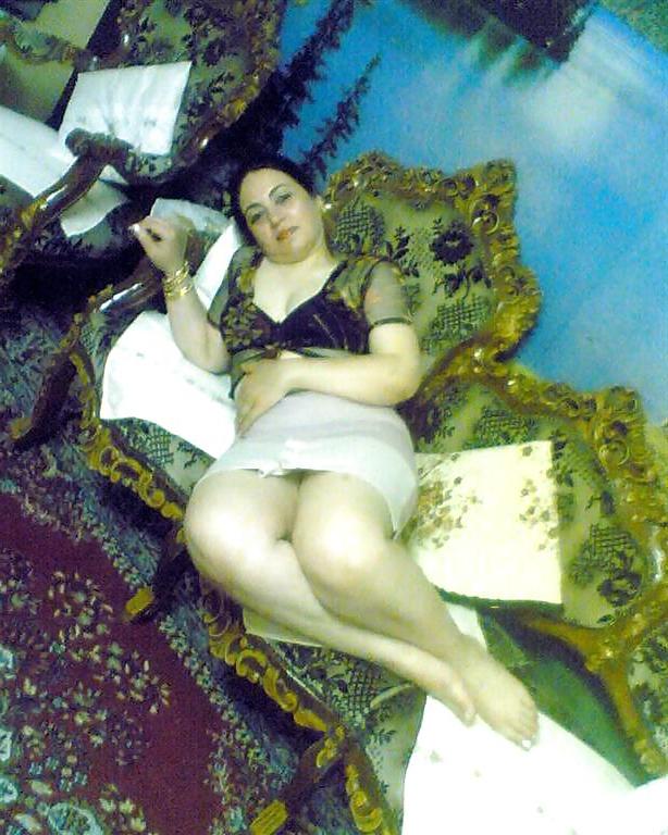 25P Arab Girl Flashing 2