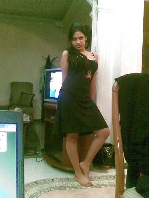 25P Arab Girl Flashing 2