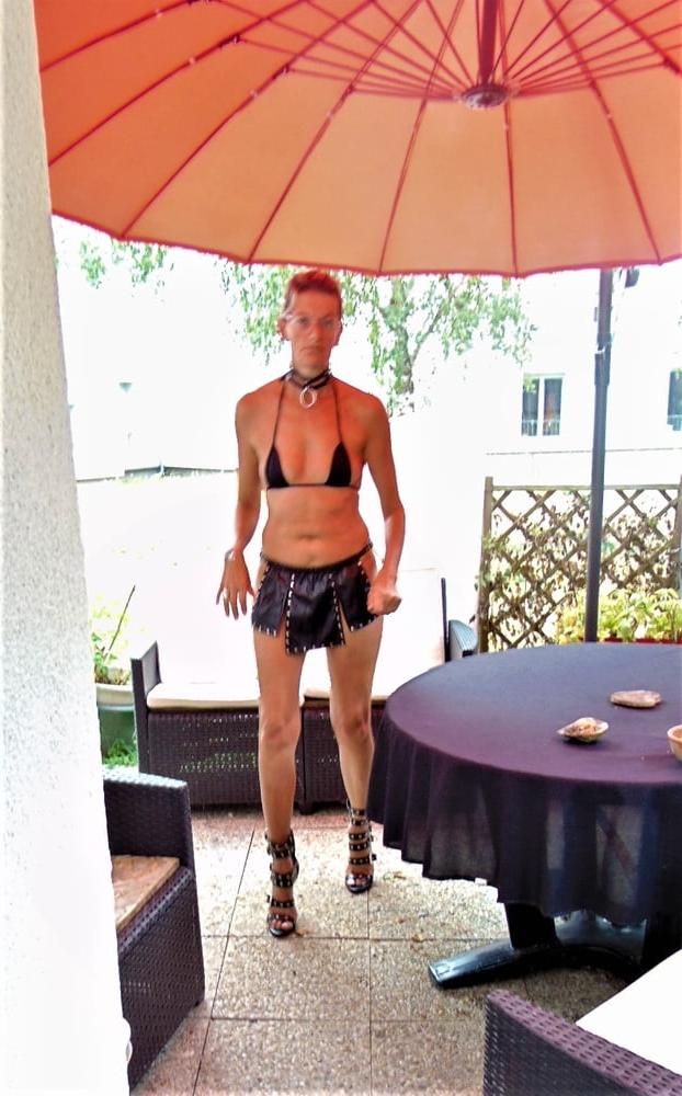 25P Canicule whore girl flashing