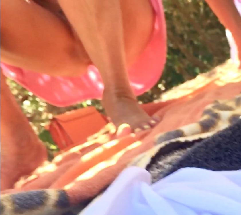 25P Canicule whore girl flashing