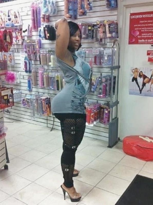 25P flashing in sex shop