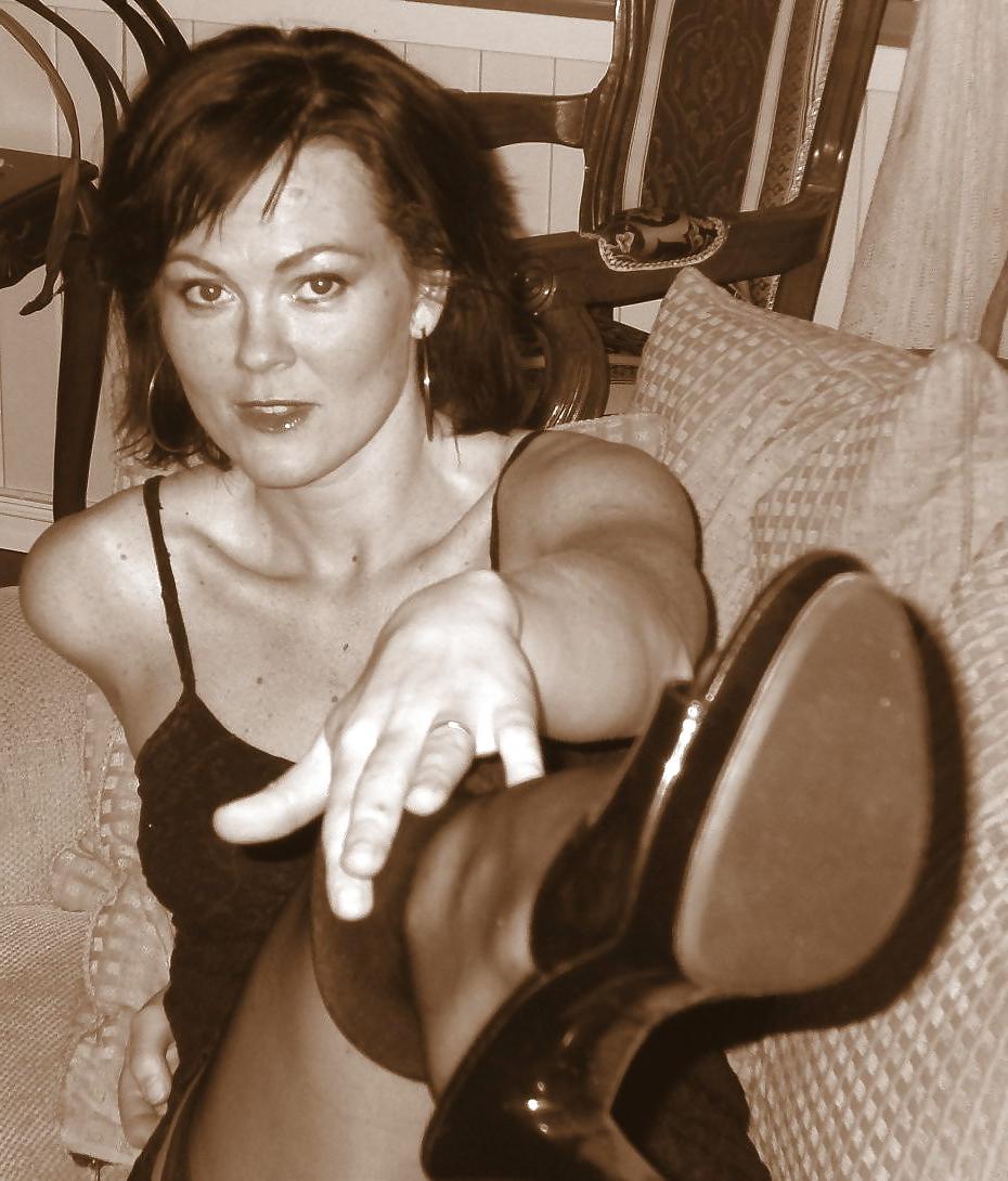 25P Hot Wife in Nylons