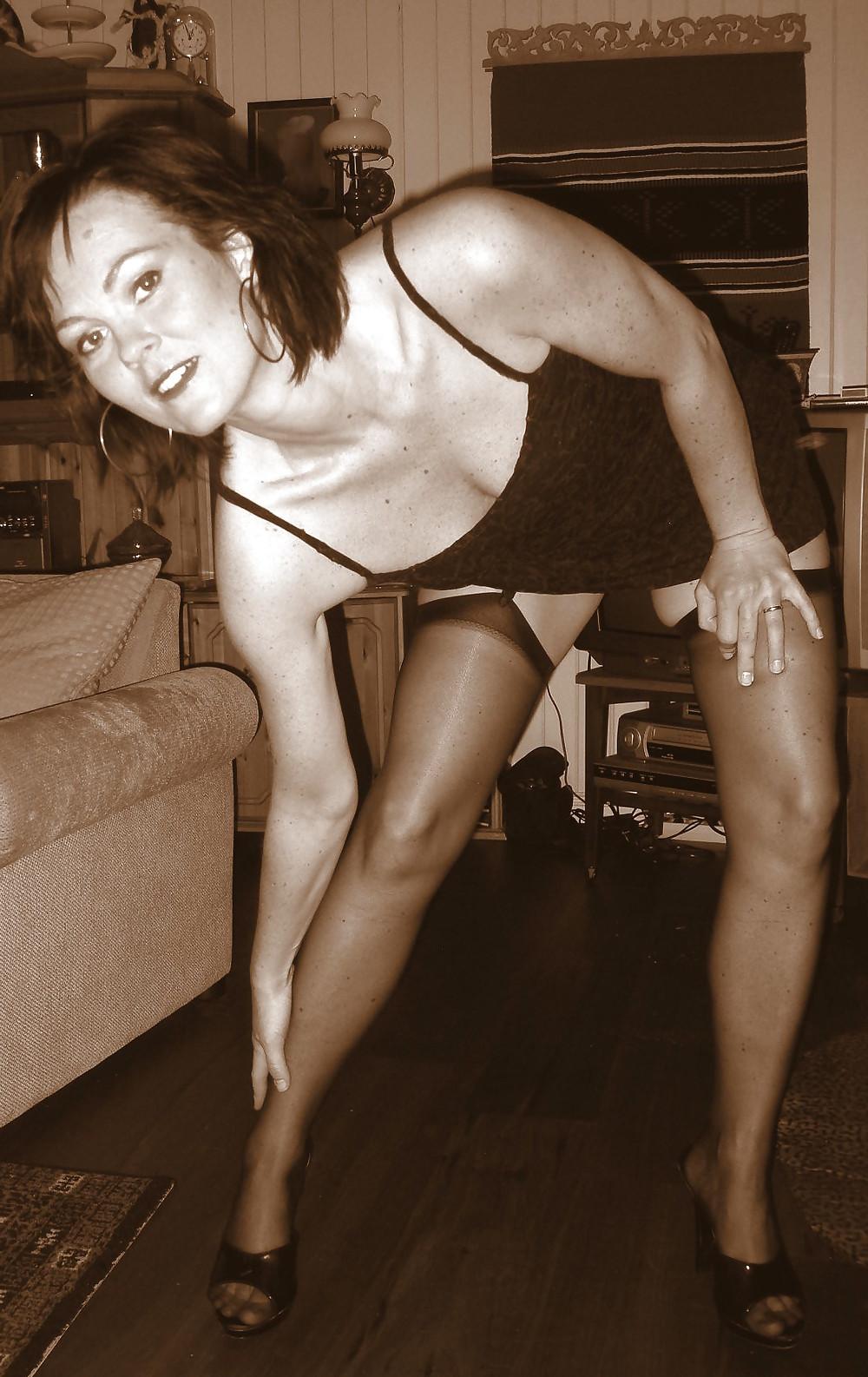 25P Hot Wife in Nylons