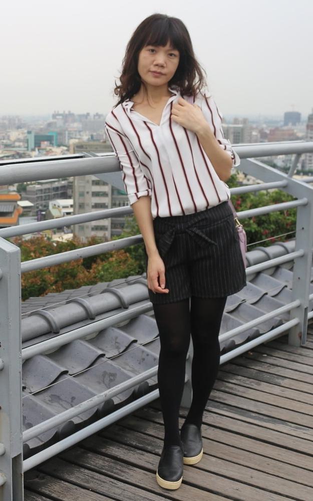 25P Chinese GILF in Tights