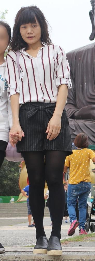 25P Chinese GILF in Tights