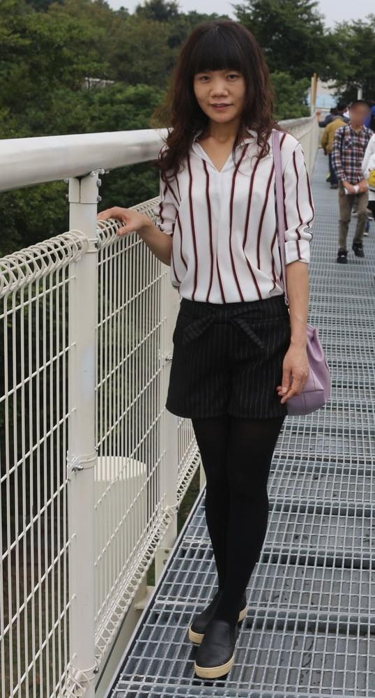 25P Chinese GILF in Tights